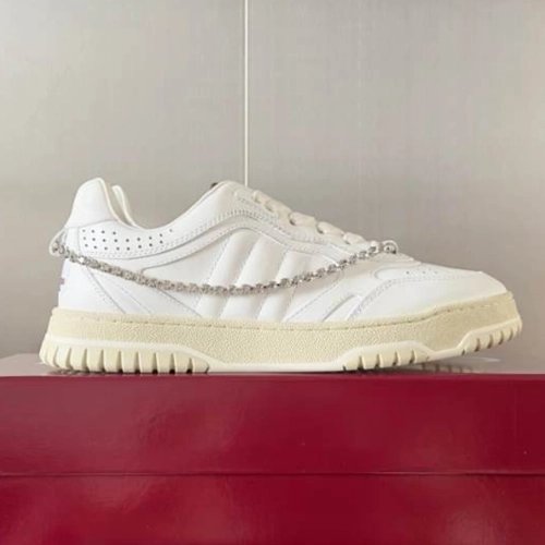 FashionStatement,GUCCI,IconicStyle,ItalianCraftsmanship,LuxuryFootwear,SNEAKER