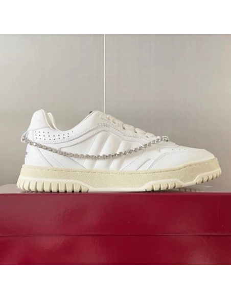 FashionStatement,GUCCI,IconicStyle,ItalianCraftsmanship,LuxuryFootwear,SNEAKER