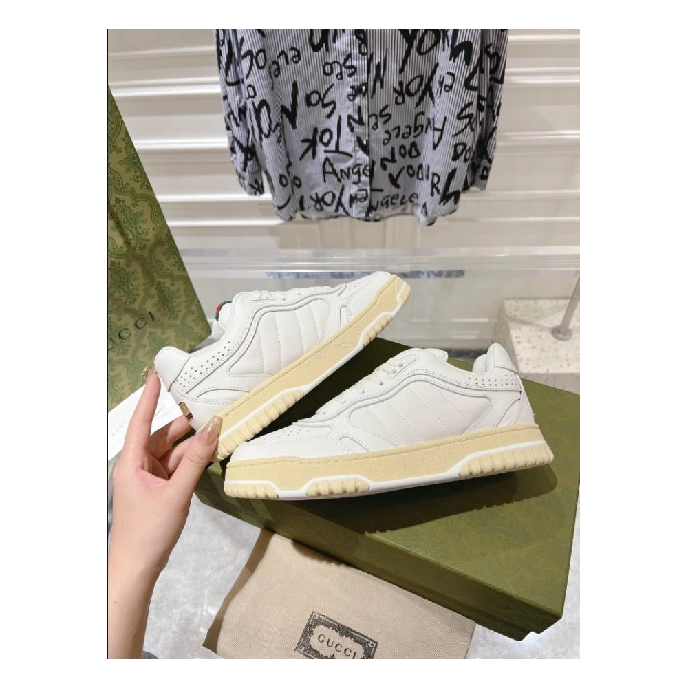 FashionStatement,GUCCI,IconicStyle,ItalianCraftsmanship,LuxuryFootwear,SNEAKER