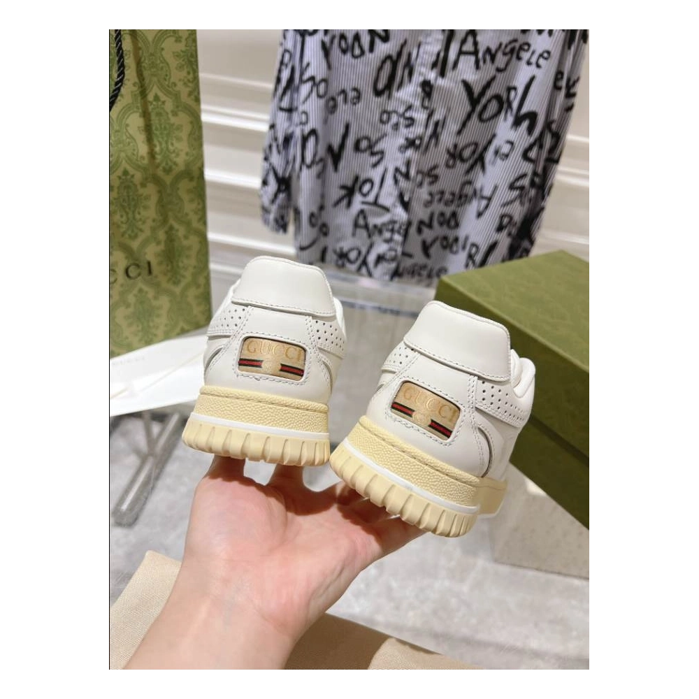 FashionStatement,GUCCI,IconicStyle,ItalianCraftsmanship,LuxuryFootwear,SNEAKER