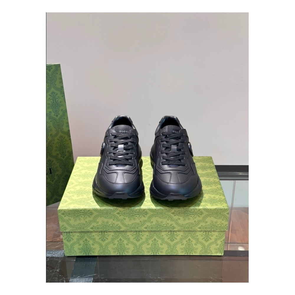 FashionStatement,GUCCI,IconicStyle,ItalianCraftsmanship,LuxuryFootwear,SNEAKER