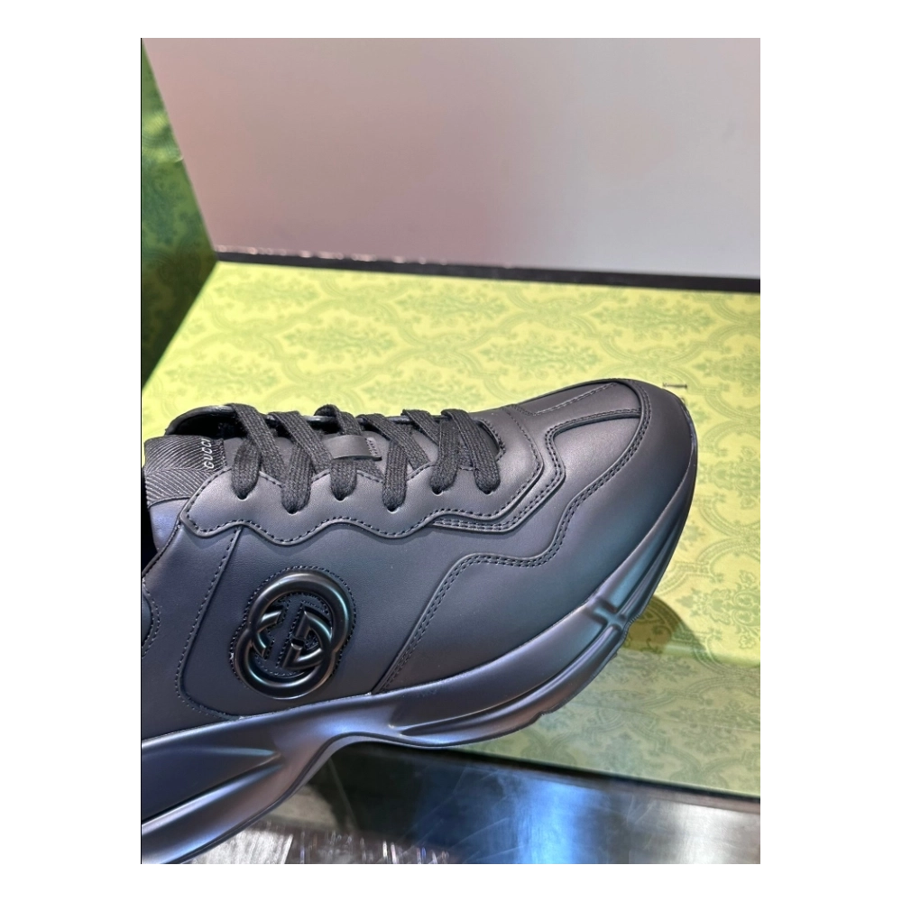 FashionStatement,GUCCI,IconicStyle,ItalianCraftsmanship,LuxuryFootwear,SNEAKER