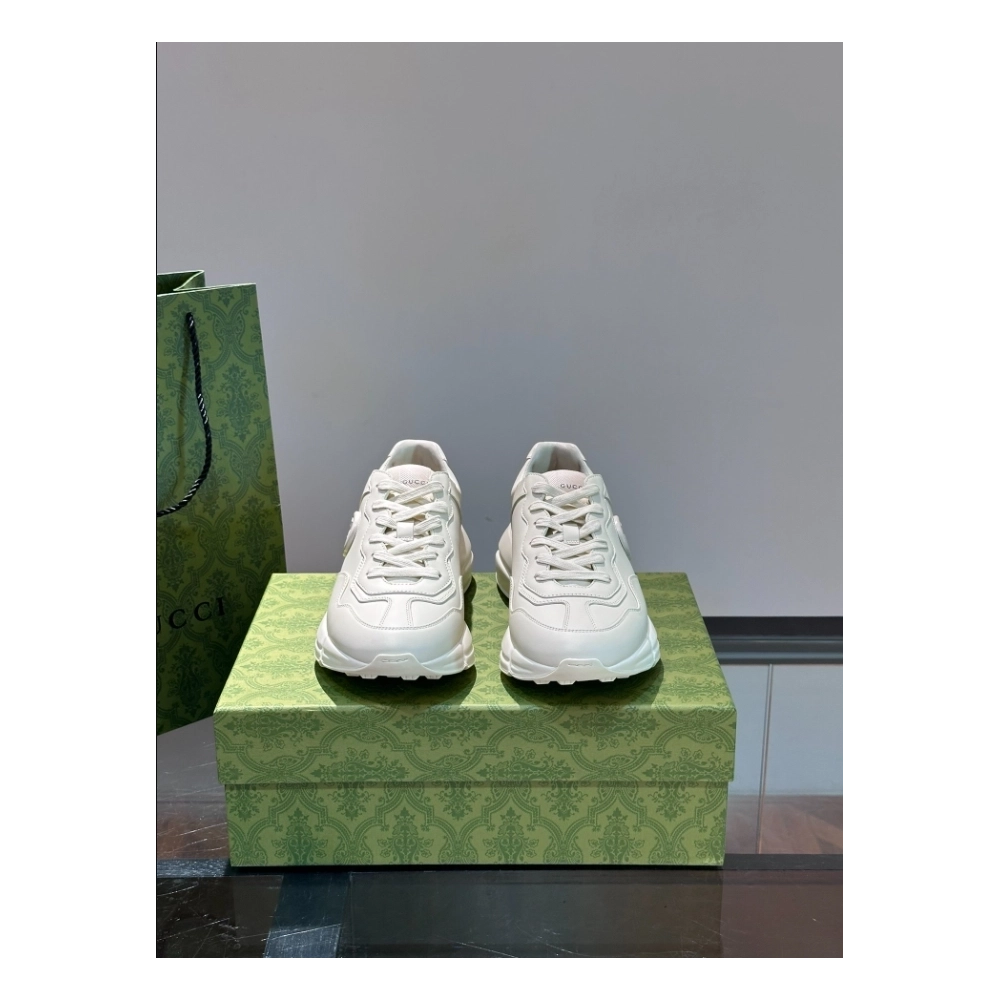 FashionStatement,GUCCI,IconicStyle,ItalianCraftsmanship,LuxuryFootwear,SNEAKER