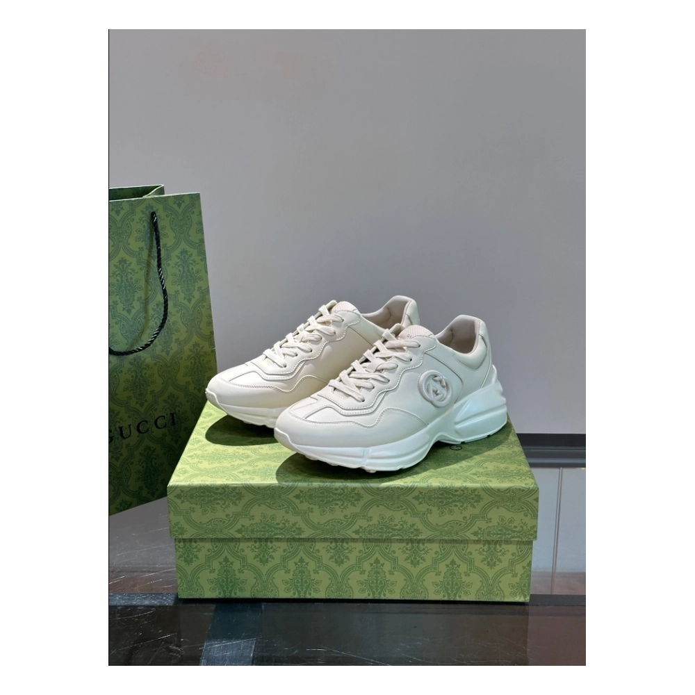 FashionStatement,GUCCI,IconicStyle,ItalianCraftsmanship,LuxuryFootwear,SNEAKER