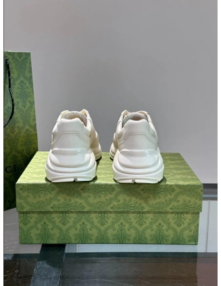 FashionStatement,GUCCI,IconicStyle,ItalianCraftsmanship,LuxuryFootwear,SNEAKER