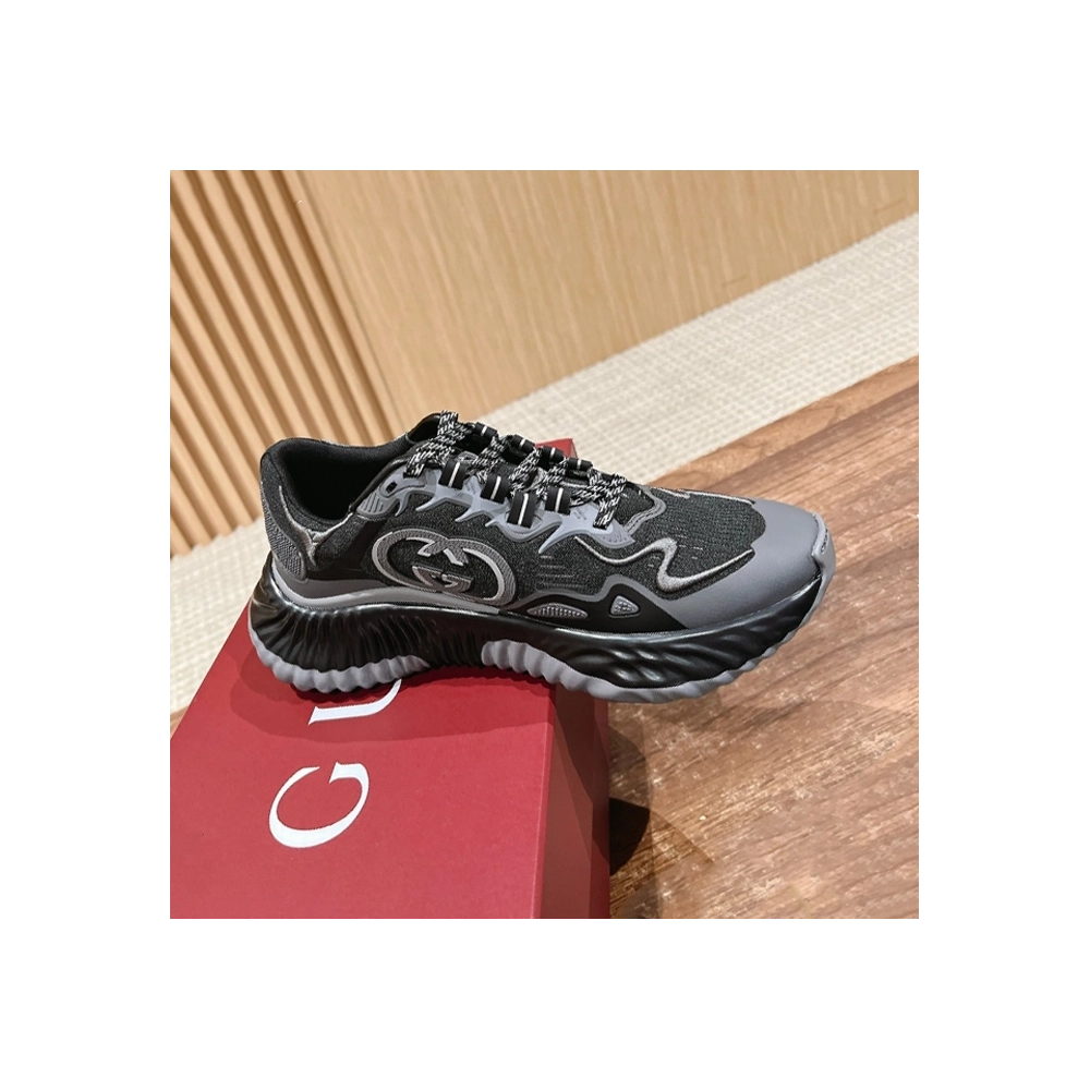 FashionStatement,GUCCI,IconicStyle,ItalianCraftsmanship,LuxuryFootwear,SNEAKER