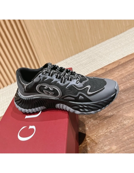 FashionStatement,GUCCI,IconicStyle,ItalianCraftsmanship,LuxuryFootwear,SNEAKER