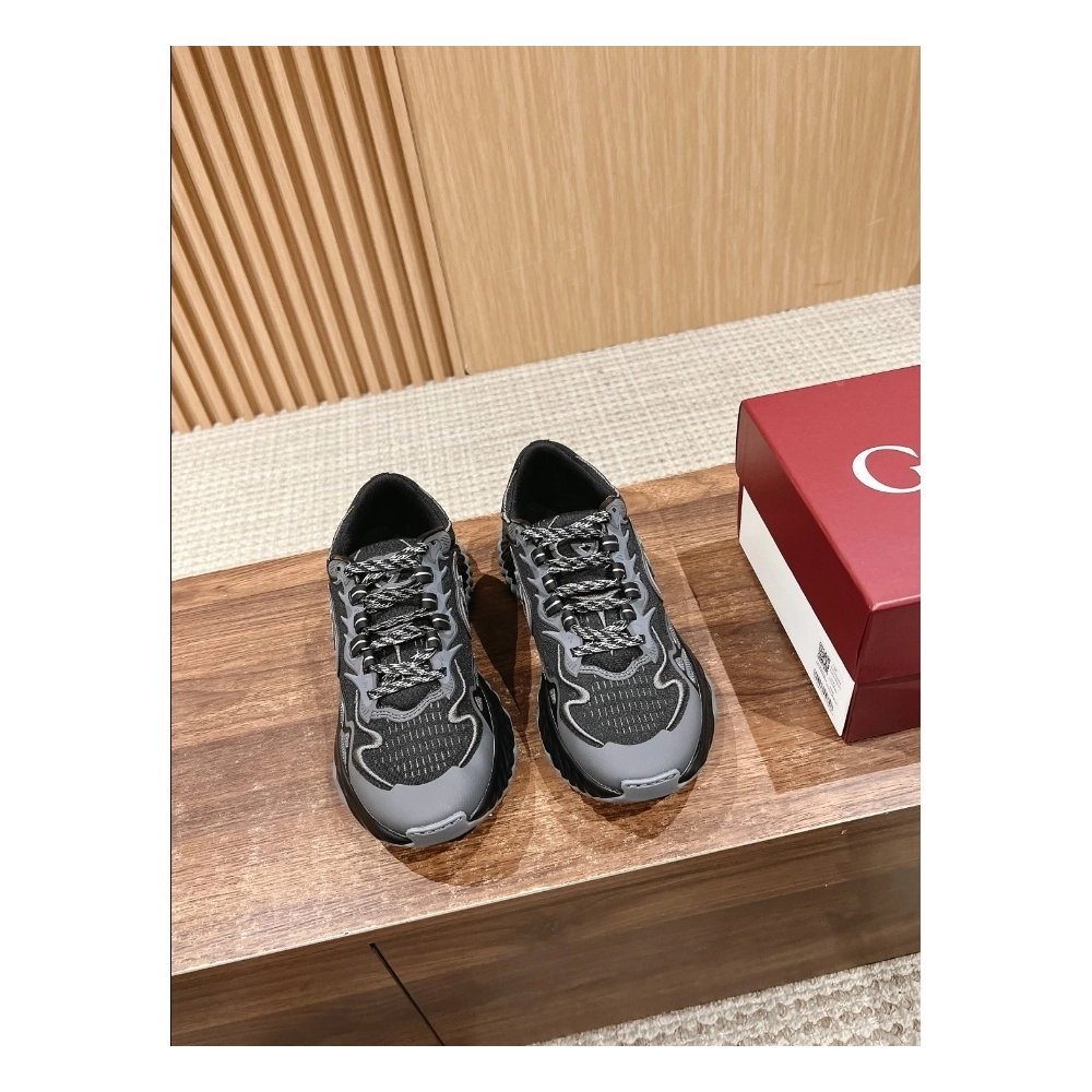 FashionStatement,GUCCI,IconicStyle,ItalianCraftsmanship,LuxuryFootwear,SNEAKER