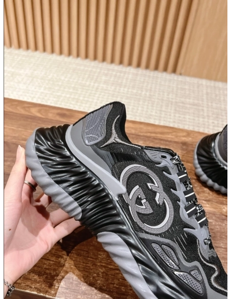 FashionStatement,GUCCI,IconicStyle,ItalianCraftsmanship,LuxuryFootwear,SNEAKER