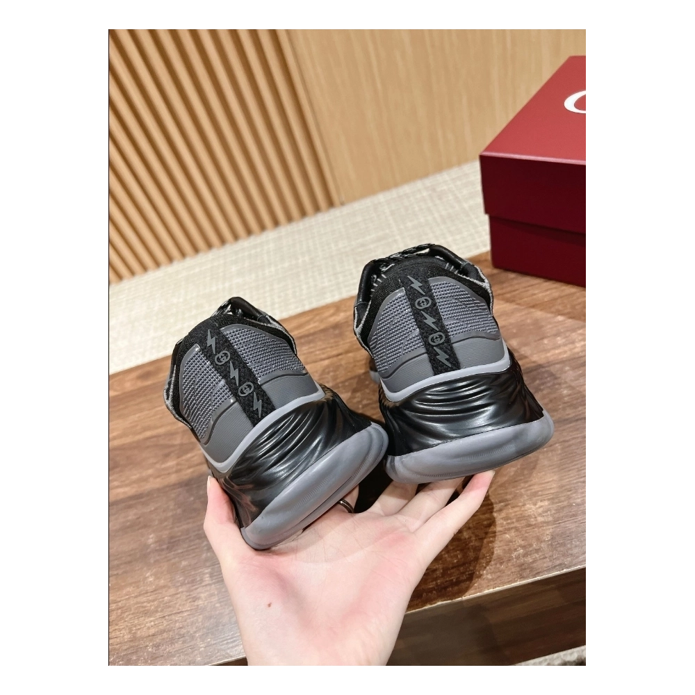 FashionStatement,GUCCI,IconicStyle,ItalianCraftsmanship,LuxuryFootwear,SNEAKER