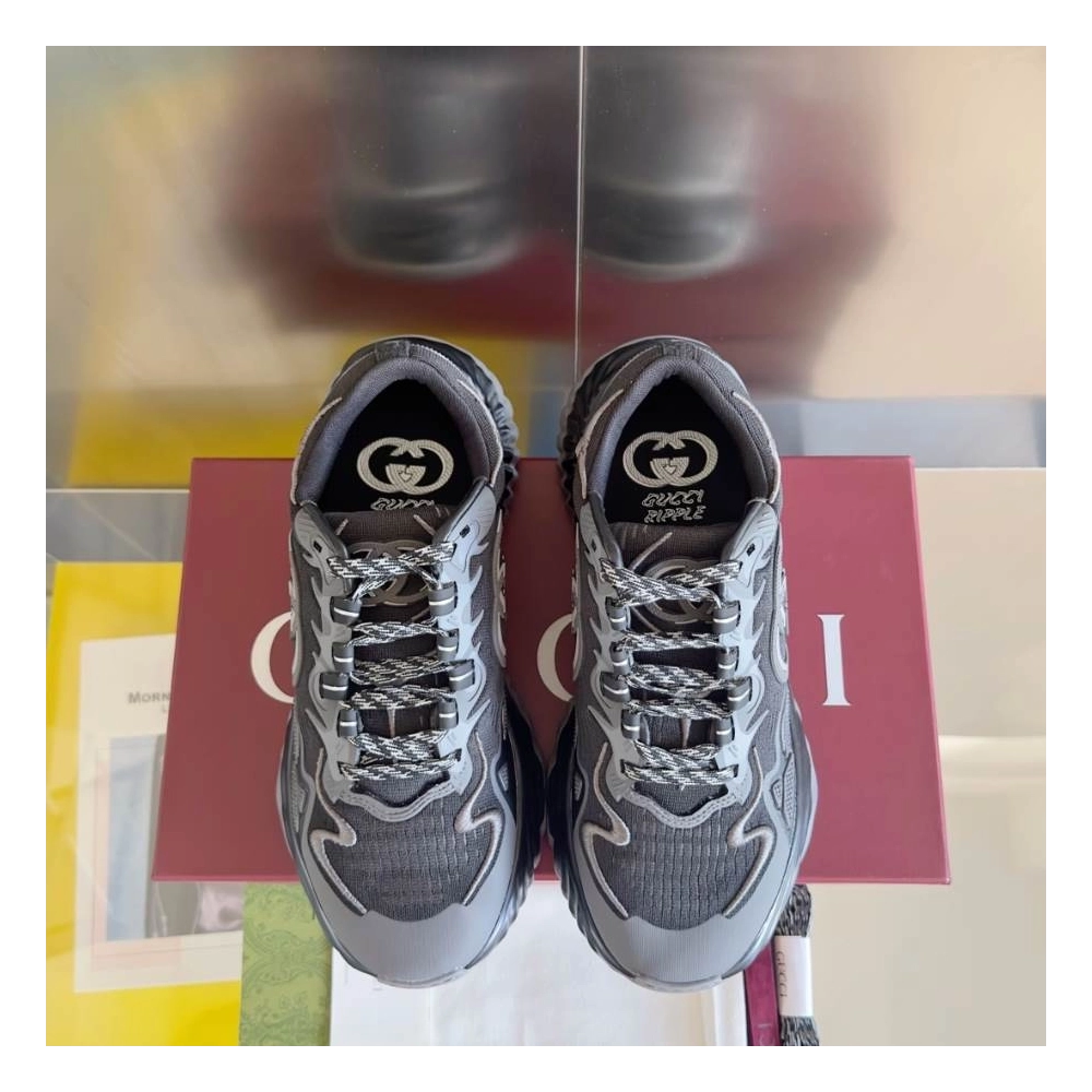 FashionStatement,GUCCI,IconicStyle,ItalianCraftsmanship,LuxuryFootwear,SNEAKER