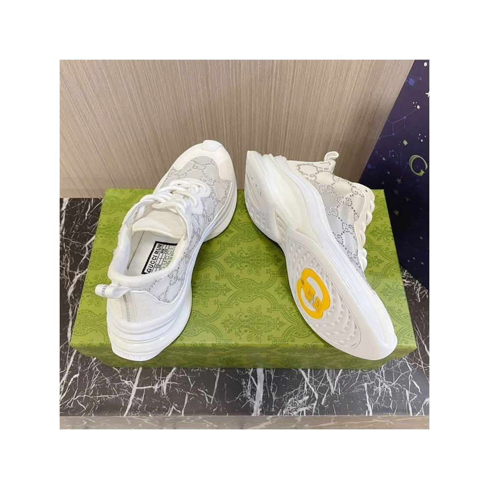 FashionStatement,GUCCI,IconicStyle,ItalianCraftsmanship,LuxuryFootwear,SNEAKER