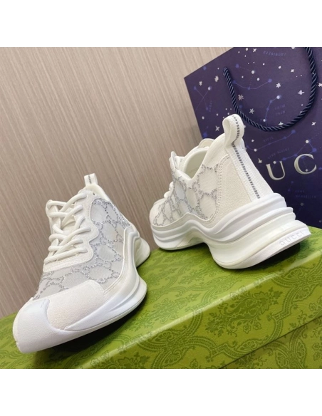 FashionStatement,GUCCI,IconicStyle,ItalianCraftsmanship,LuxuryFootwear,SNEAKER