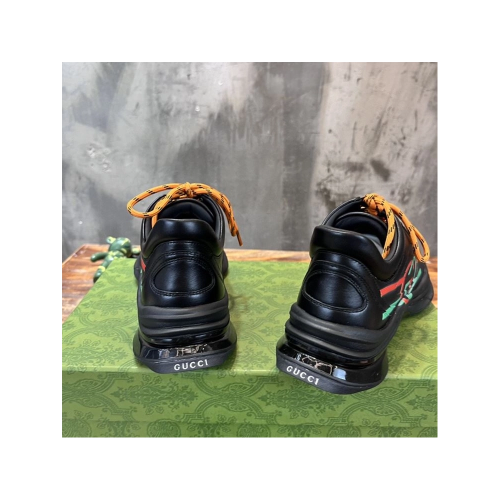 FashionStatement,GUCCI,IconicStyle,ItalianCraftsmanship,LuxuryFootwear,SNEAKER