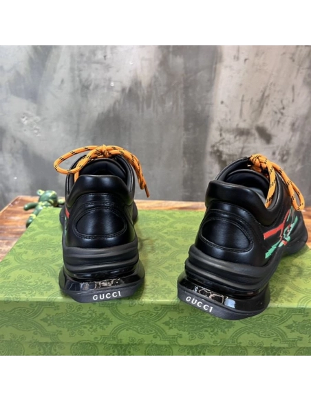 FashionStatement,GUCCI,IconicStyle,ItalianCraftsmanship,LuxuryFootwear,SNEAKER