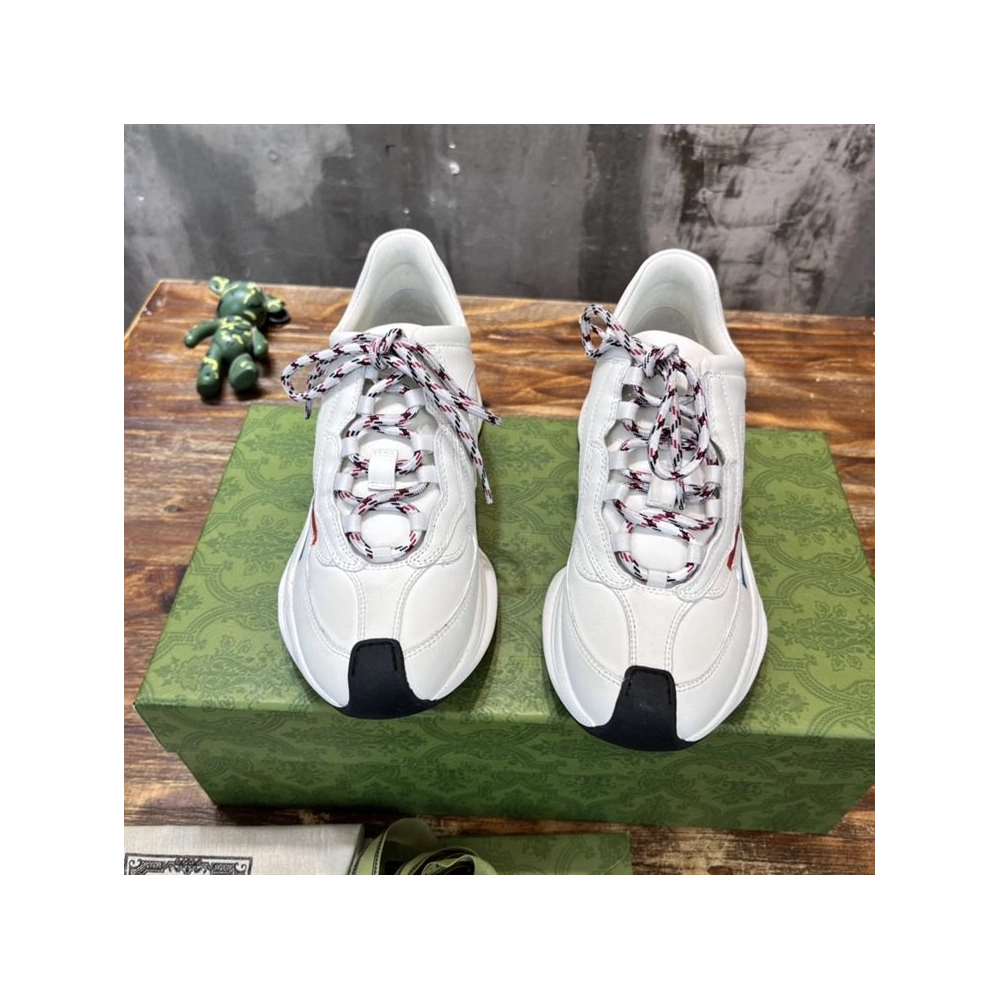FashionStatement,GUCCI,IconicStyle,ItalianCraftsmanship,LuxuryFootwear,SNEAKER
