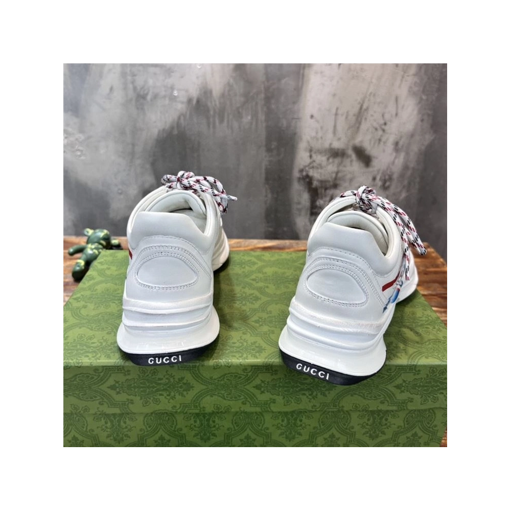 FashionStatement,GUCCI,IconicStyle,ItalianCraftsmanship,LuxuryFootwear,SNEAKER