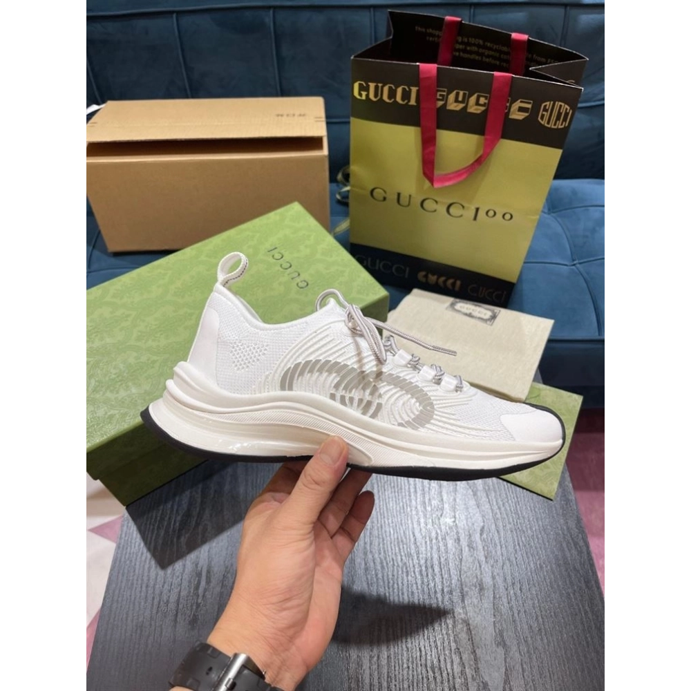 FashionStatement,GUCCI,IconicStyle,ItalianCraftsmanship,LuxuryFootwear,SNEAKER