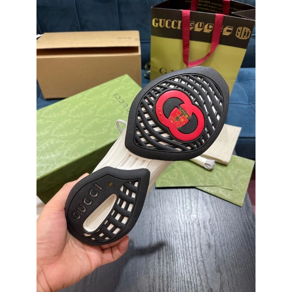 FashionStatement,GUCCI,IconicStyle,ItalianCraftsmanship,LuxuryFootwear,SNEAKER