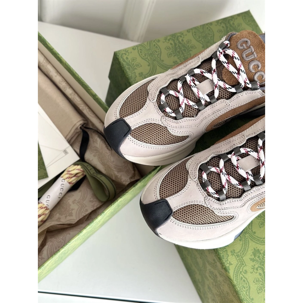 FashionStatement,GUCCI,IconicStyle,ItalianCraftsmanship,LuxuryFootwear,SNEAKER