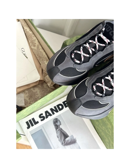 FashionStatement,GUCCI,IconicStyle,ItalianCraftsmanship,LuxuryFootwear,SNEAKER