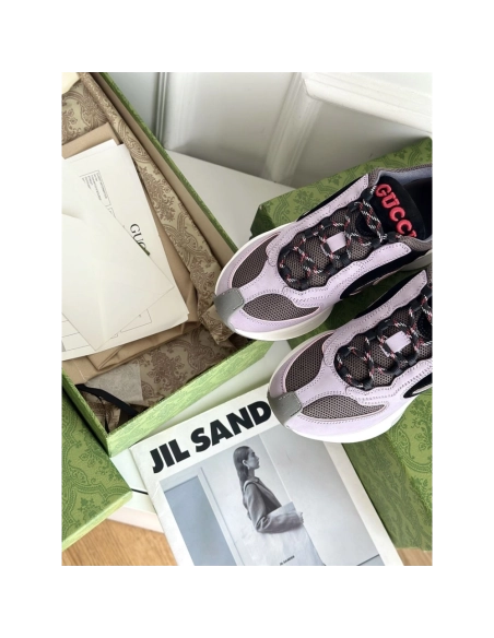 FashionStatement,GUCCI,IconicStyle,ItalianCraftsmanship,LuxuryFootwear,SNEAKER