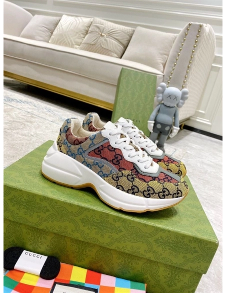 FashionStatement,GUCCI,IconicStyle,ItalianCraftsmanship,LuxuryFootwear,SNEAKER