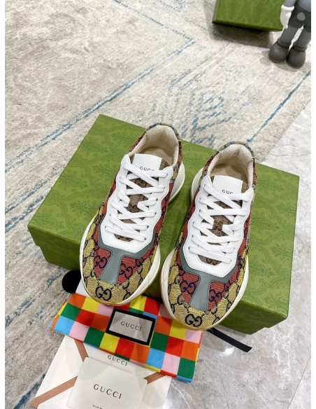 FashionStatement,GUCCI,IconicStyle,ItalianCraftsmanship,LuxuryFootwear,SNEAKER
