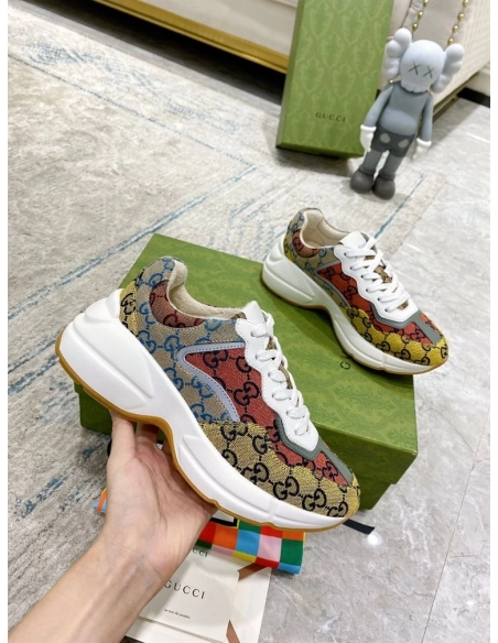 FashionStatement,GUCCI,IconicStyle,ItalianCraftsmanship,LuxuryFootwear,SNEAKER