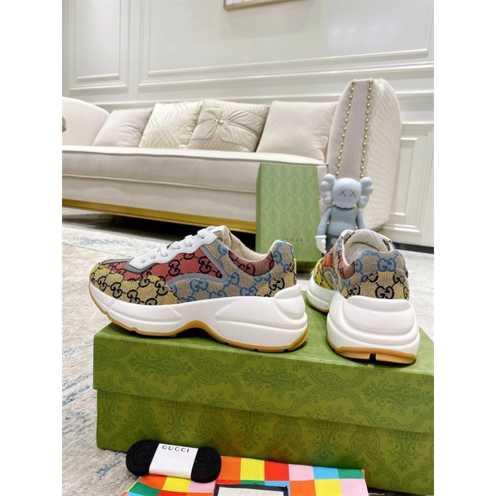 FashionStatement,GUCCI,IconicStyle,ItalianCraftsmanship,LuxuryFootwear,SNEAKER