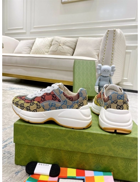 FashionStatement,GUCCI,IconicStyle,ItalianCraftsmanship,LuxuryFootwear,SNEAKER