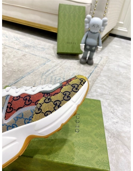 FashionStatement,GUCCI,IconicStyle,ItalianCraftsmanship,LuxuryFootwear,SNEAKER