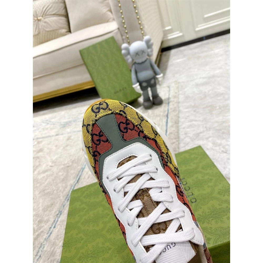 FashionStatement,GUCCI,IconicStyle,ItalianCraftsmanship,LuxuryFootwear,SNEAKER