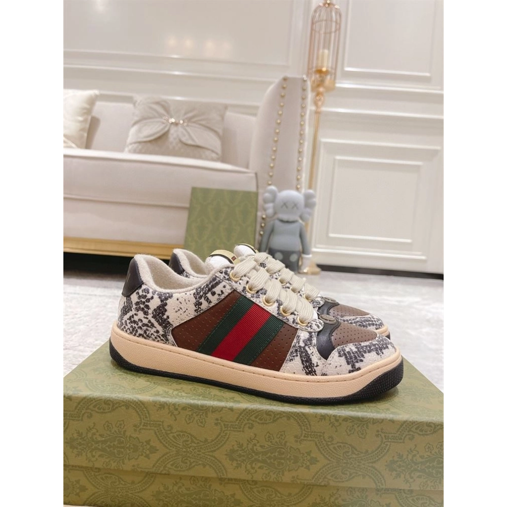 FashionStatement,GUCCI,IconicStyle,ItalianCraftsmanship,LuxuryFootwear,SNEAKER
