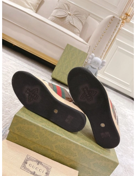 FashionStatement,GUCCI,IconicStyle,ItalianCraftsmanship,LuxuryFootwear,SNEAKER