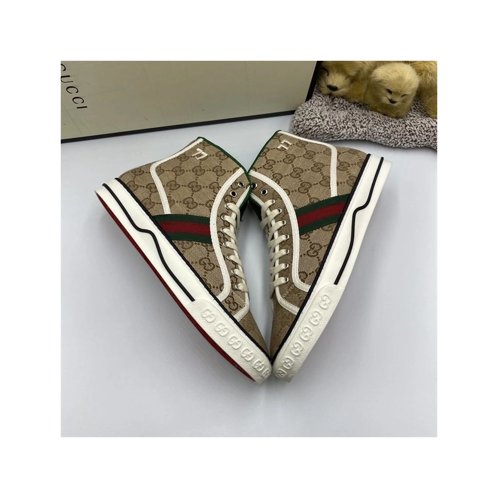 GUCCI,IconicStyle,LuxuryFootwear,SNEAKER