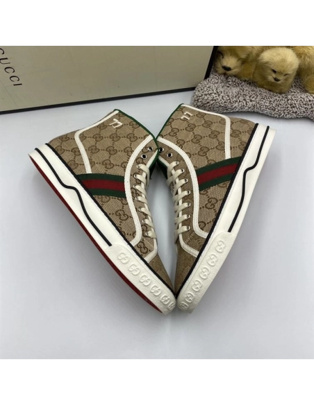 GUCCI,IconicStyle,LuxuryFootwear,SNEAKER