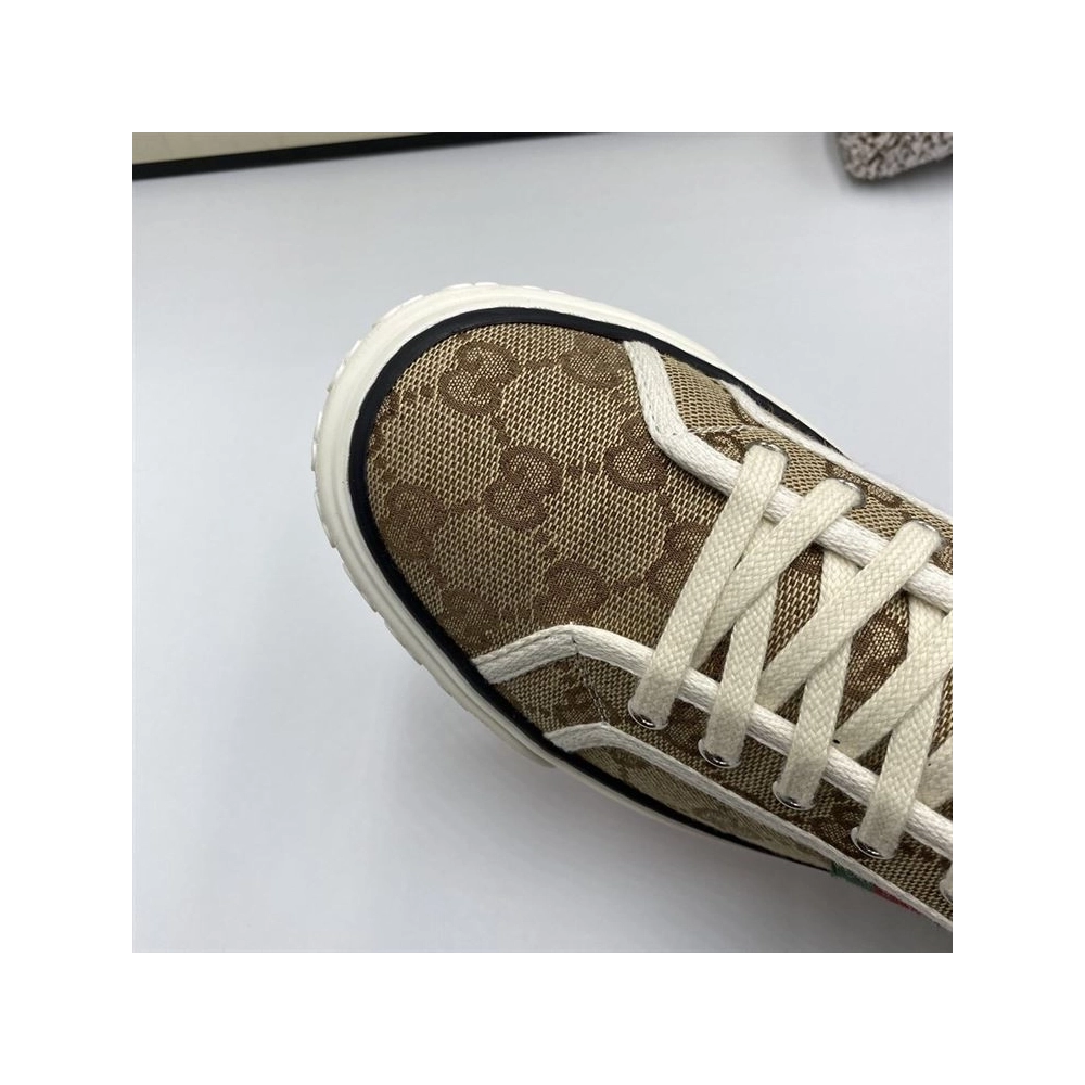GUCCI,IconicStyle,LuxuryFootwear,SNEAKER