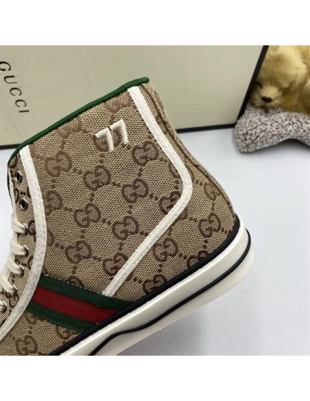 GUCCI,IconicStyle,LuxuryFootwear,SNEAKER
