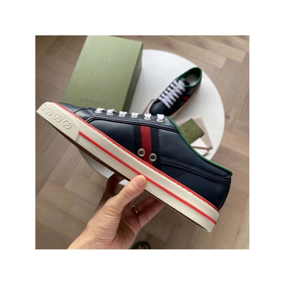 GUCCI,IconicStyle,ItalianCraftsmanship,LOW-TOP,LuxuryFootwear,SNEAKER