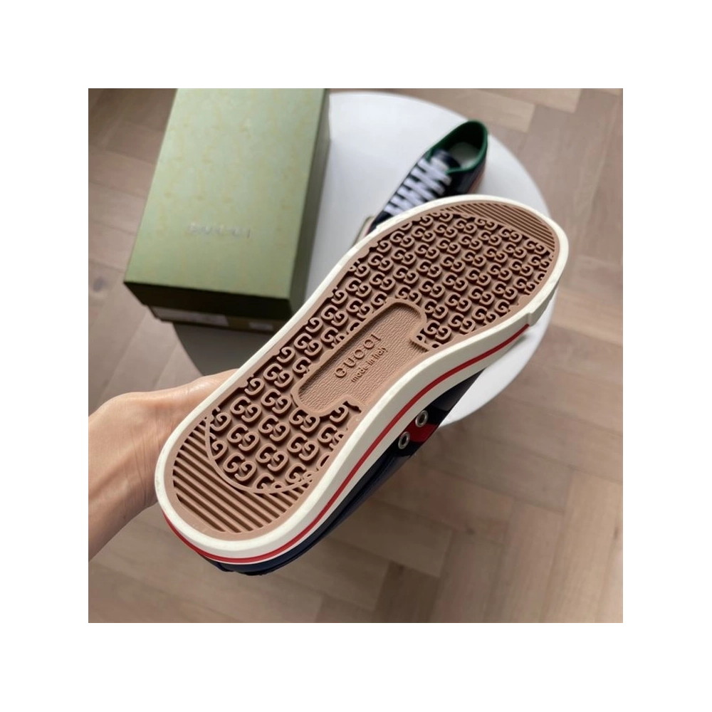 GUCCI,IconicStyle,ItalianCraftsmanship,LOW-TOP,LuxuryFootwear,SNEAKER
