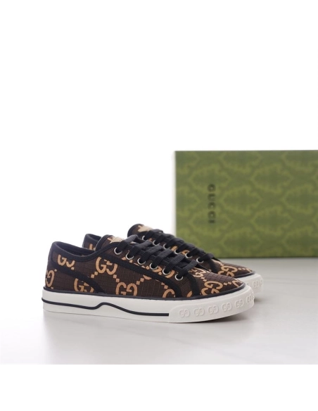 GUCCI,IconicStyle,ItalianCraftsmanship,LOW-TOP,LuxuryFootwear,SNEAKER