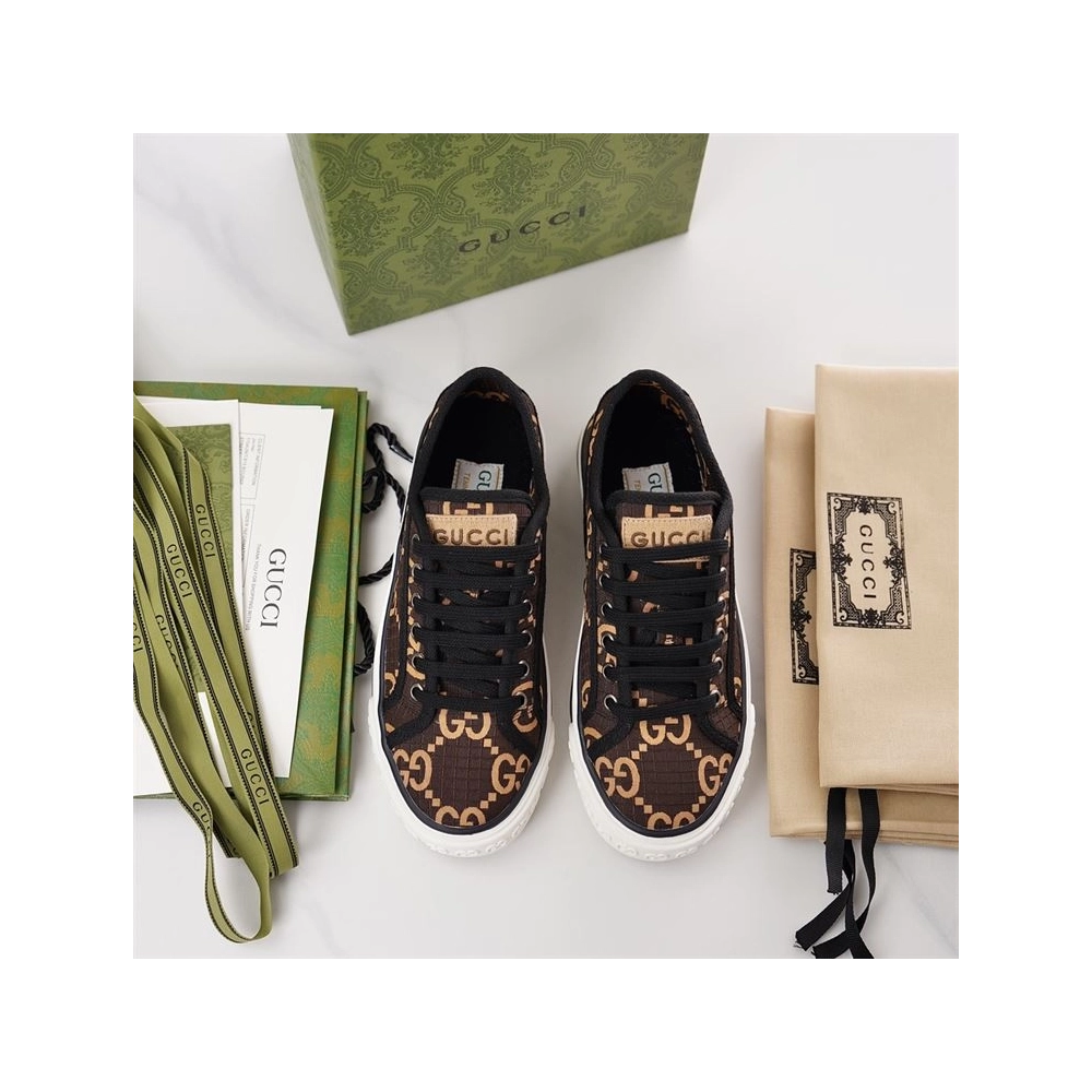 GUCCI,IconicStyle,ItalianCraftsmanship,LOW-TOP,LuxuryFootwear,SNEAKER