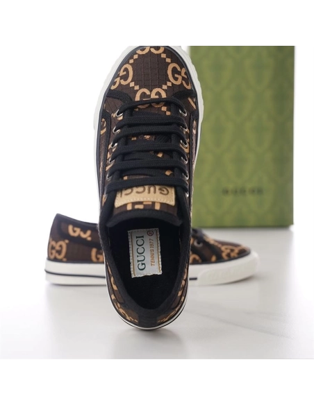 GUCCI,IconicStyle,ItalianCraftsmanship,LOW-TOP,LuxuryFootwear,SNEAKER