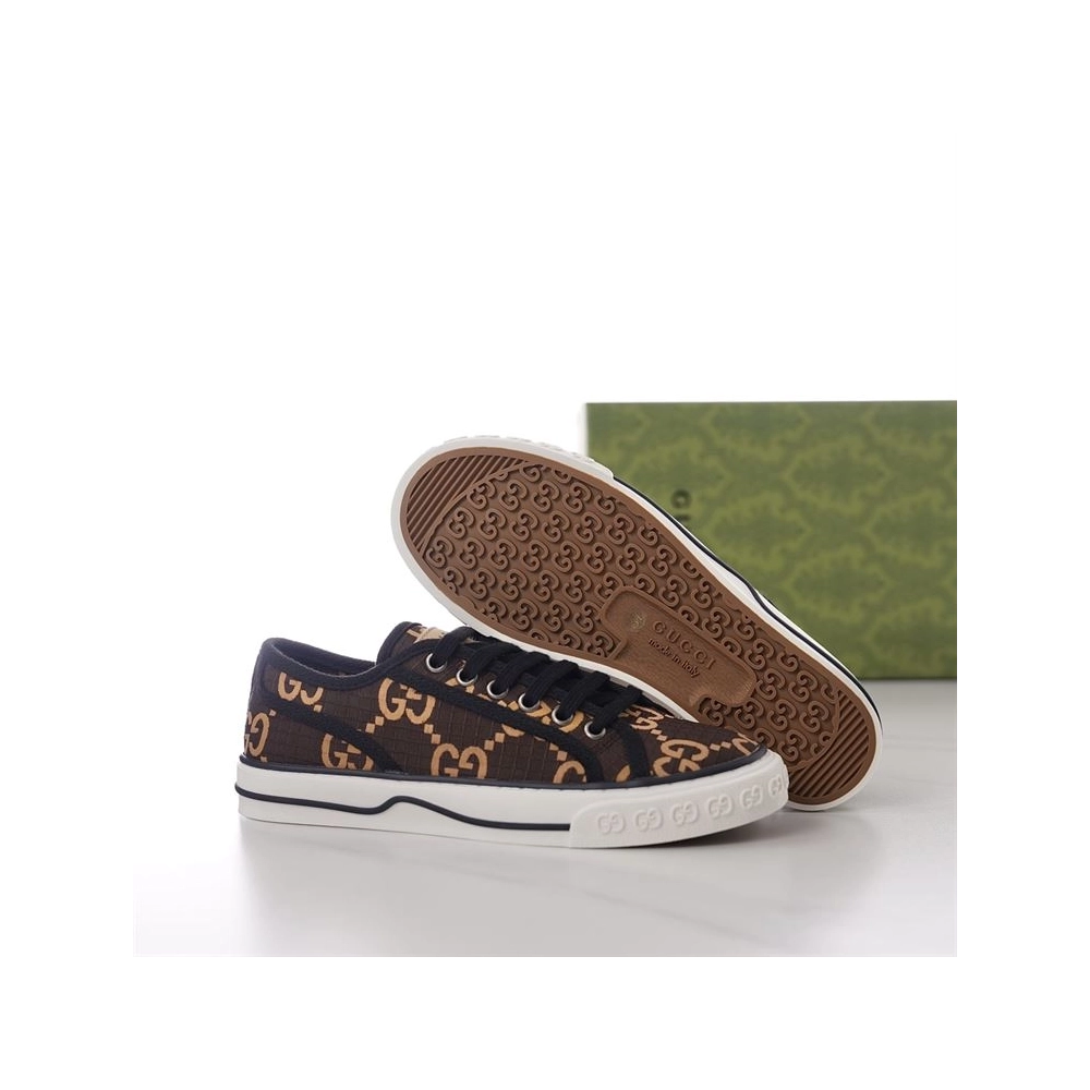 GUCCI,IconicStyle,ItalianCraftsmanship,LOW-TOP,LuxuryFootwear,SNEAKER