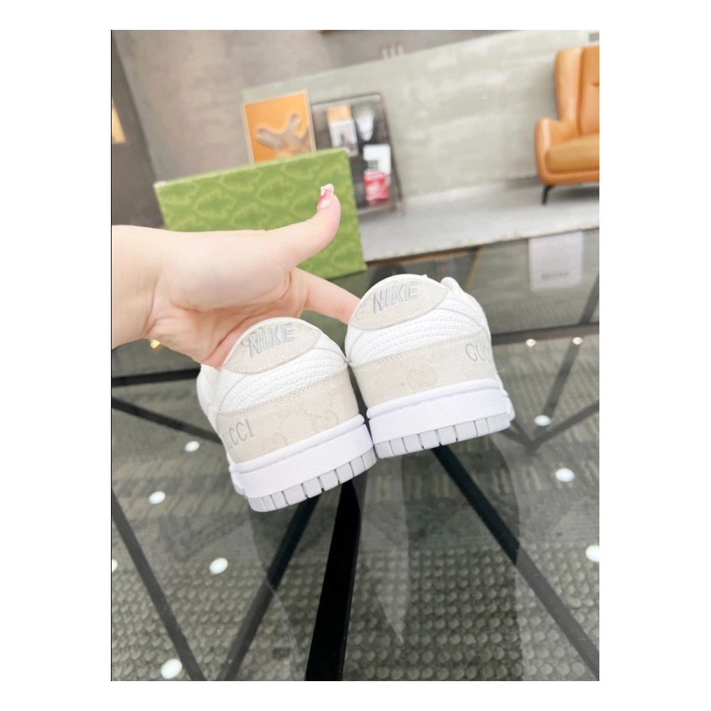 FashionStatement,GUCCI,IconicStyle,ItalianCraftsmanship,LuxuryFootwear,SNEAKER