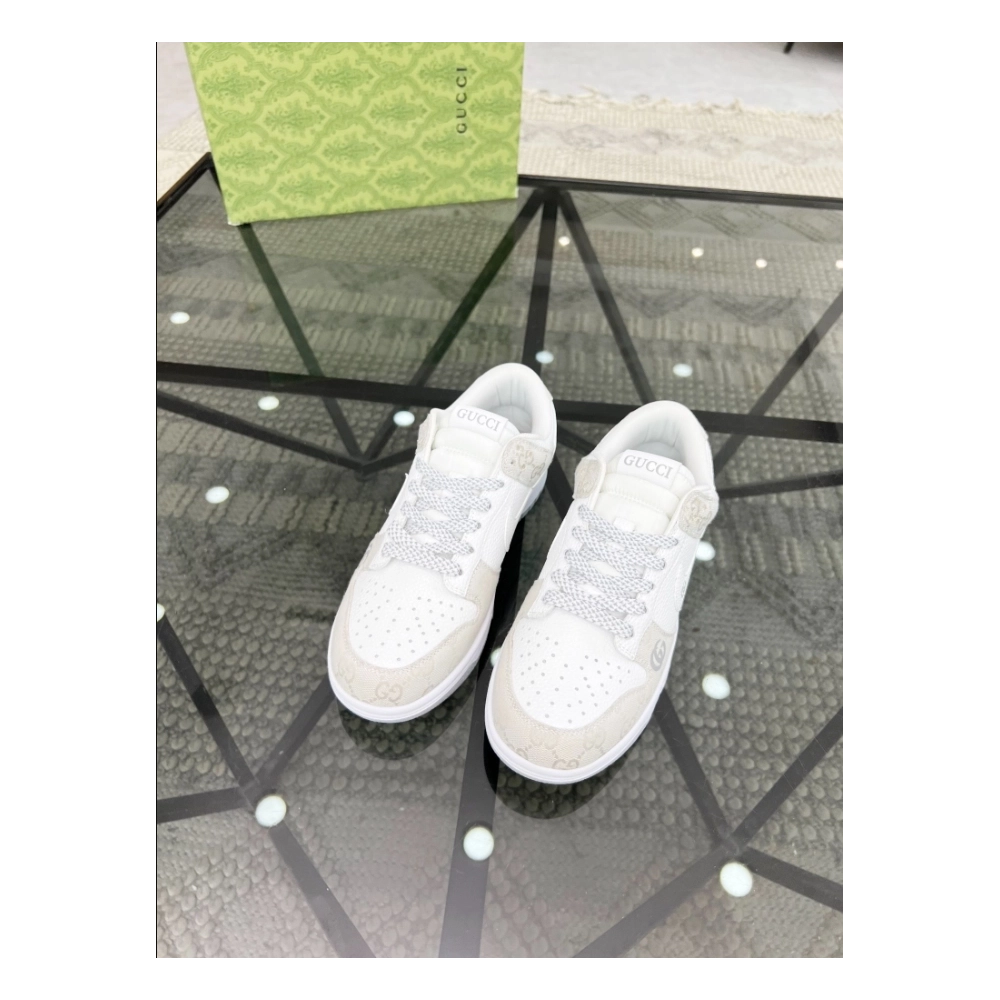 FashionStatement,GUCCI,IconicStyle,ItalianCraftsmanship,LuxuryFootwear,SNEAKER
