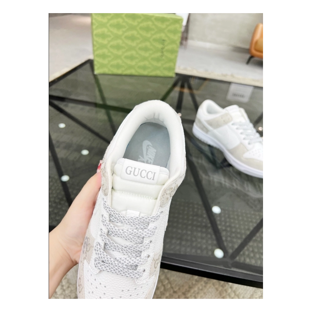 FashionStatement,GUCCI,IconicStyle,ItalianCraftsmanship,LuxuryFootwear,SNEAKER