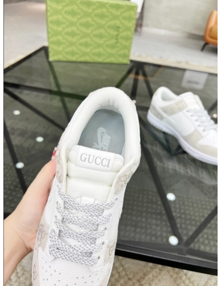 FashionStatement,GUCCI,IconicStyle,ItalianCraftsmanship,LuxuryFootwear,SNEAKER