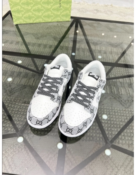 FashionStatement,GUCCI,IconicStyle,ItalianCraftsmanship,LuxuryFootwear,SNEAKER